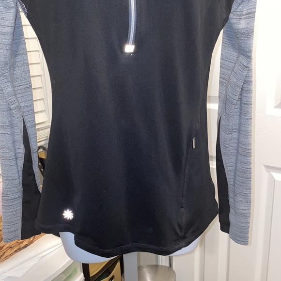 Women’s Athleta long sleeved black and grey pullover size S - Picture 5 of 10